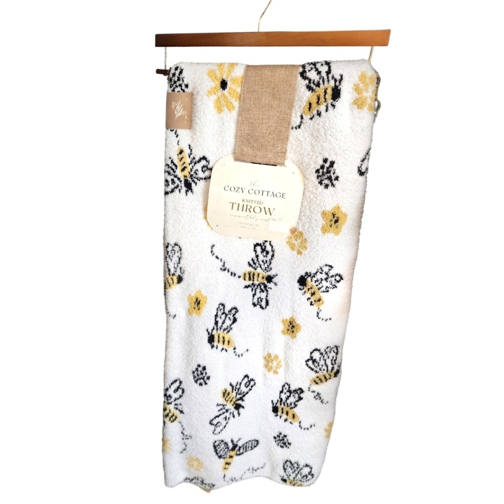 Cozy Cottage Bumblebee Bees Feather Knit Yarn Throw Blanket Oversized 50"x70"